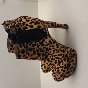 Vince Camuto Baileys Animal print pony leather booties US 7